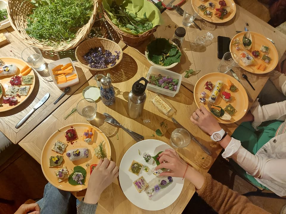 Se soigner et se nourrir par les plantes: Cuisiner les plantes sauvages et les&nbsp;fleurs